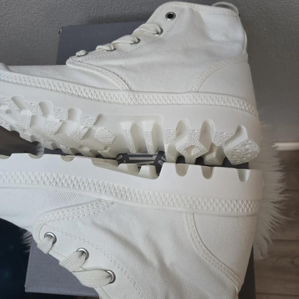 Palladium Womens Pampa White High-Top Sneakers Ret $140 - Picture 9 of 11